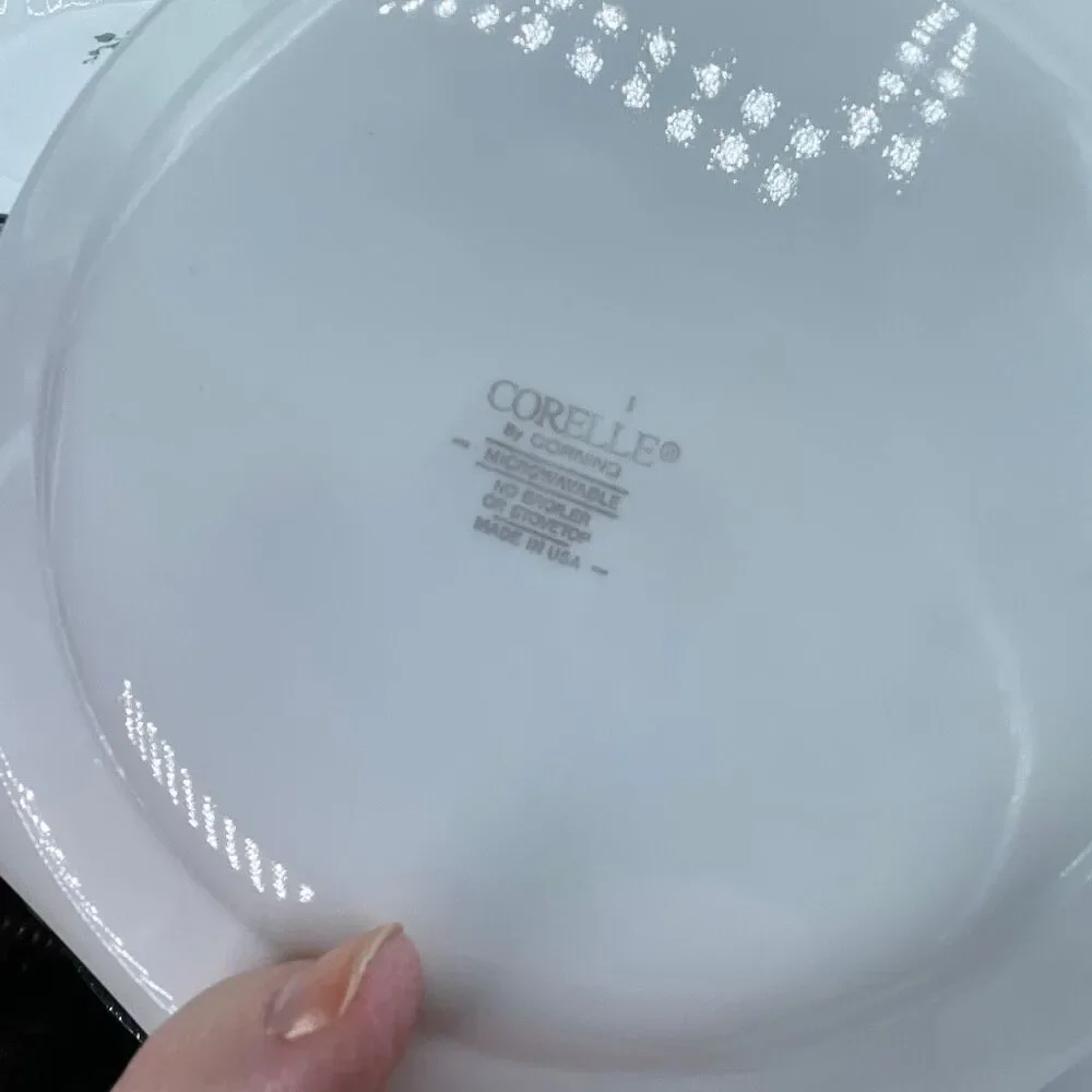 Vintage lot of 4 Corelle Callaway Ivy Swirl salad -bread plates.